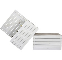 Weisse Holzkiste mit aufklappbarem Deckel