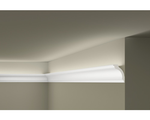 Vue en coin d''une moulure décorative blanche au plafond