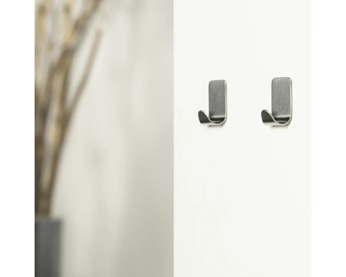 Deux crochets métalliques pour fixation murale