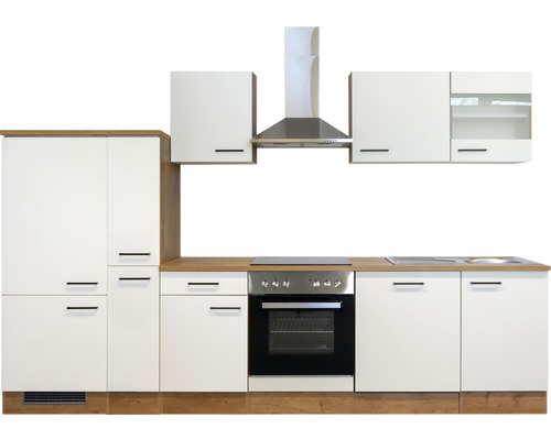 Küchenzeile mit Hängeschränken, Dunstabzugshaube und Einbauherd