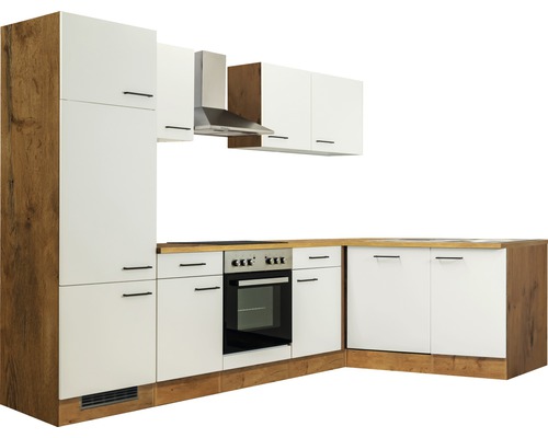 Cuisine équipée avec placards intégrés, évier, cuisinière et hotte aspirante