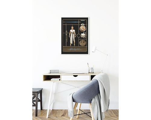 Gerahmtes Star Wars Wandbild mit Rey, BB-8 und Lichtschwert über einem Schreibtisch