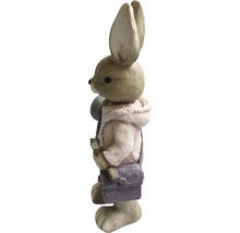 Osterhase mit Jacke und Tasche