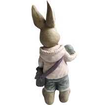 Osterhase Figur mit Tasche und Ei, Rückenansicht