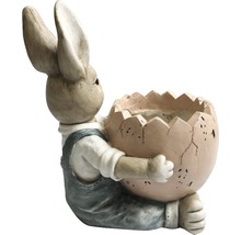 Dekofigur Hase mit Eierschale als Pflanzgefäß