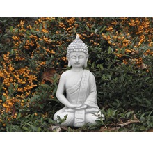 Buddha Statue aus Stein im Garten