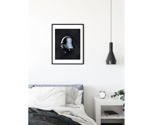 Gerahmtes Darth Vader Poster im Schlafzimmer über dem Bett