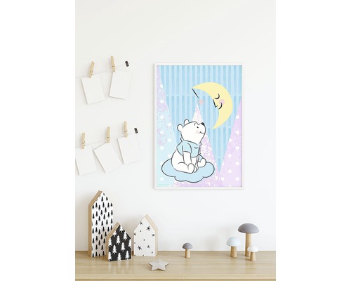Décoration de chambre d''enfant avec un ours assis sur un nuage regardant la lune.