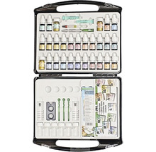 Mallette de test d''eau pour aquariums avec liquides de test, seringues, tubes et nuanciers.