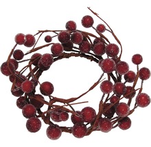 Couronne décorative avec baies rouges et branches