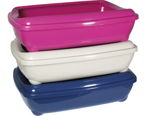 Gestapelte Katzentoiletten aus Kunststoff