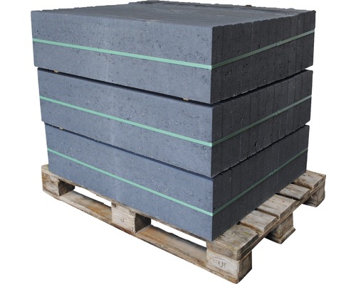 Pile de pavés gris sur une palette