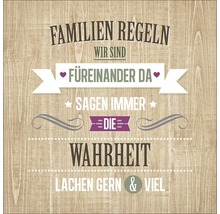 Dekoratives Schild mit der Aufschrift Familienregeln auf Holzgrund