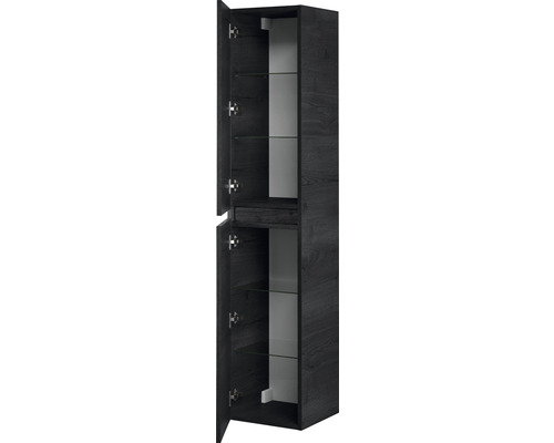 Offener, hochformatiger Badezimmerschrank mit Glasböden