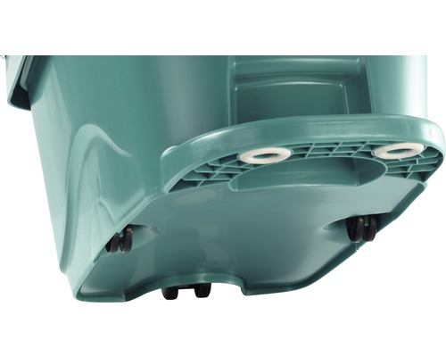 Detailansicht eines Abfallbehälters mit Rollen