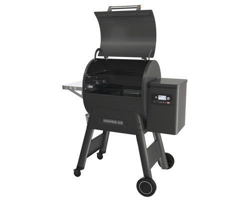 Traeger Ironwood 650 barbecue à pellets avec couvercle ouvert