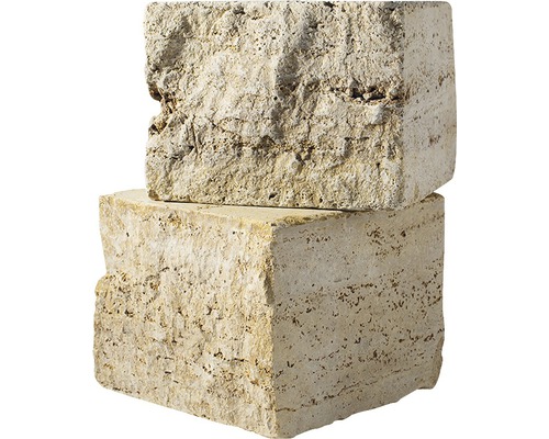 Deux pierres de taille en travertin empilées