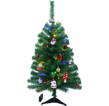 Geschmückter Weihnachtsbaum mit Christbaumschmuck und Beleuchtung.