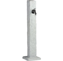 Colonne d''eau de jardin en pierre avec robinet