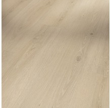 Heller Laminatboden mit Holzstruktur