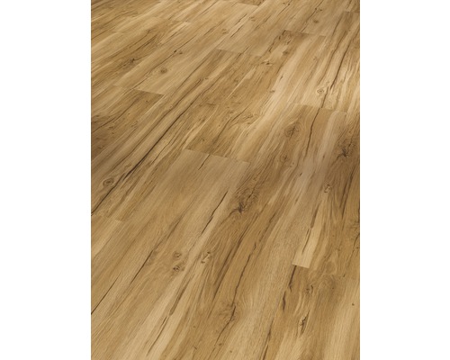 Gros plan d''un sol stratifié aspect bois.