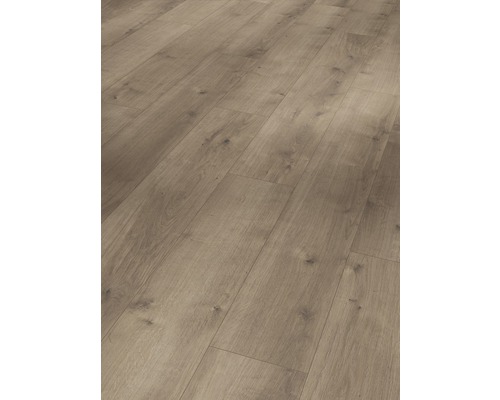 Nahaufnahme von Laminatboden in Holzoptik