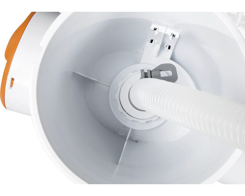 Vue intérieure d''un nettoyeur de piscine avec raccord de tuyau