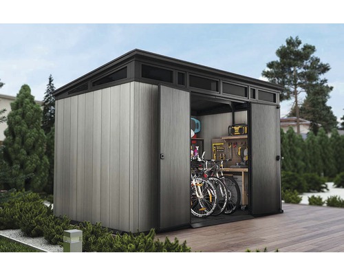 Gartengeräteschuppen mit Fahrrädern und Werkzeugen