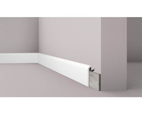 Sockelleiste mit Kabelkanal in einer Ecke