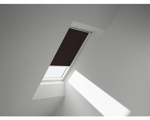 Store occultant VELUX marron foncé à commande manuelle cadre blanc DKL MK06 4559SWL