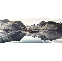 Landschaft mit Berg und See