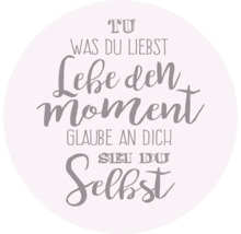 Dekoratives Wandbild mit dem Schriftzug ''Tue was du liebst. Lebe den Moment. Glaube an dich. Sei du selbst.''