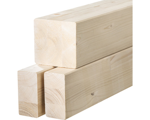 Holzbalken gestapelt