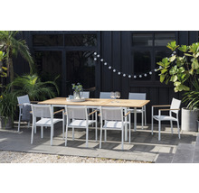 Extérieur avec table à manger et chaises sur la terrasse