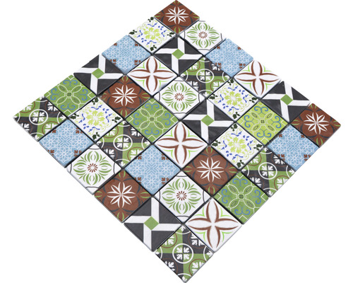 Carreaux décoratifs avec différents motifs, assemblés en un carré