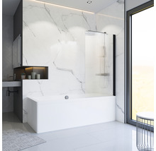 Modernes Badezimmer mit Badewanne und Duschwand
