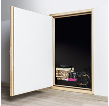 Porte de visite ouverte avec cadre en bois dans un mur