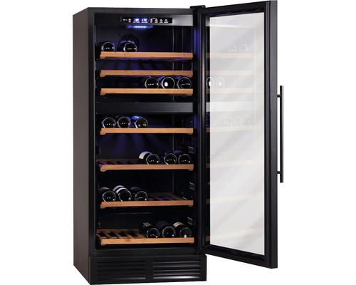 Cave à vin avec clayettes en bois et porte vitrée ouverte