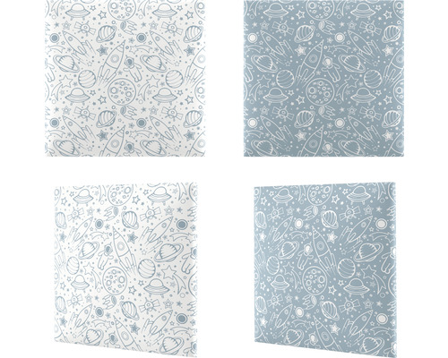 Quatre échantillons de tissu avec des motifs spatiaux tels que des fusées et des planètes