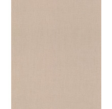 Nahaufnahme einer beigen Textiltapete mit feiner Struktur