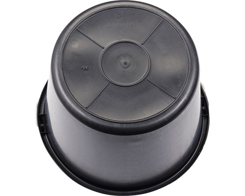 Seau en plastique noir vu d'en bas