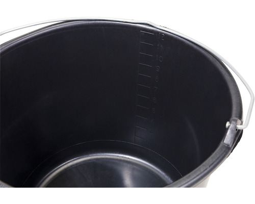 Vue détaillée d''un seau noir avec échelle de volume et anse métallique