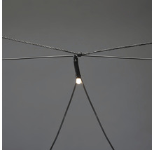 Gros plan d''une construction à câble métallique avec éclairage LED