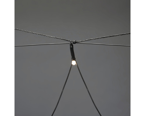 Gros plan d''une construction à câble métallique avec éclairage LED