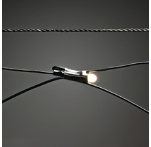 Gros plan d''une guirlande lumineuse avec une ampoule allumée