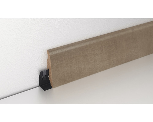 Plinthe en bois avec fixation par clips au mur