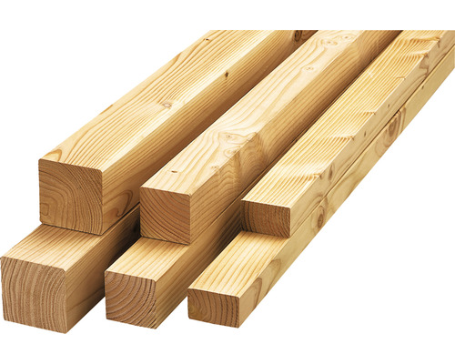 Poutres en bois résineux empilées