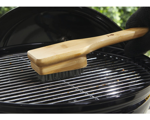 Grillbürste mit Holzgriff reinigt Grillrost