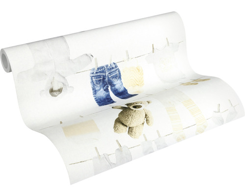 Rouleau de papier peint avec motif de vêtements d''enfants et d''un ours en peluche sur une corde à linge