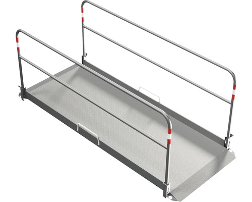 Metallrampe mit Handlauf zur Überwindung von Höhenunterschieden